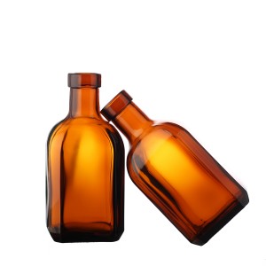 Custom brown color liquor glass bottle with cork