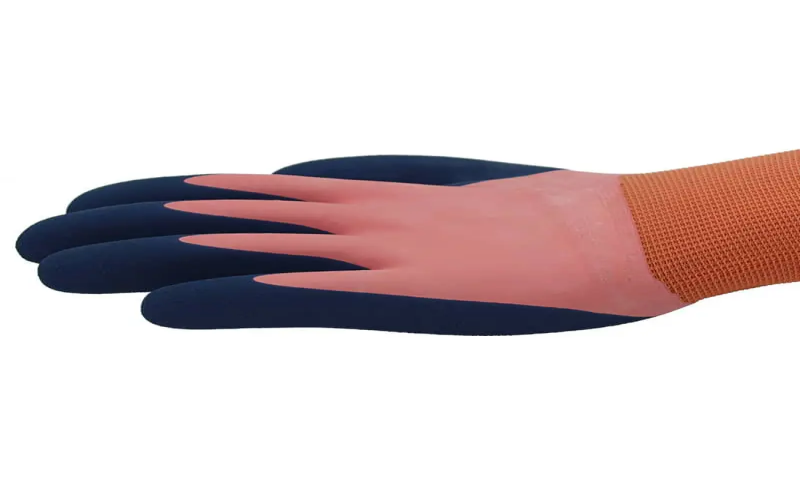Нейлоновые перчатки набирают популярность