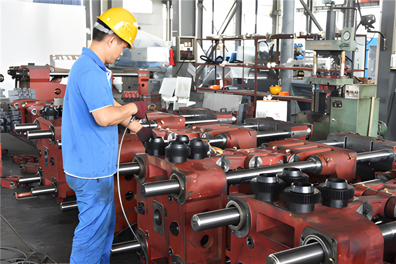 Injection molding machine companies to see how to improve market competitiveness