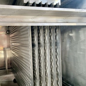 Hladilnik s padajočo folijo proizvede 0~1 ℃ ledeno vodo