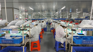 Zigarro elektronikoen negozio-bolumen nahikoa ez zela eta, Shenzhen Tongda elektronika - Smooreko OEMak lana gelditu, produkzioa utzi eta baja hartu zuen.