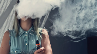 Politika za e-cigarete se razlikuje između SAD-a i UK-a