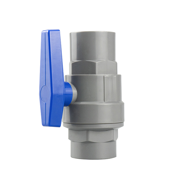 Plastic ball valve: small body, great use!