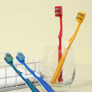 Spazzolino da denti compatto per l'igiene orale per adulti