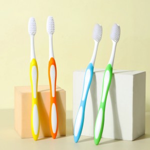 فرشاة أسنان ناعمة لتنظيف الأسنان