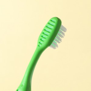 Модна пластикова доросла зубна щітка для гігієни ротової порожнини на присосці зі скребком для язика