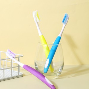 तोंडी स्वच्छता घरगुती टूथब्रश दातांची काळजी