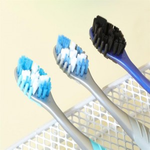 رخيصة الثمن الصين فرشاة الأسنان مصنع الجملة فرشاة الأسنان السوداء الناعمة الكبار مع شعار 1PC