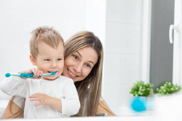 Como ensinarlle ao teu fillo a lavar os dentes?