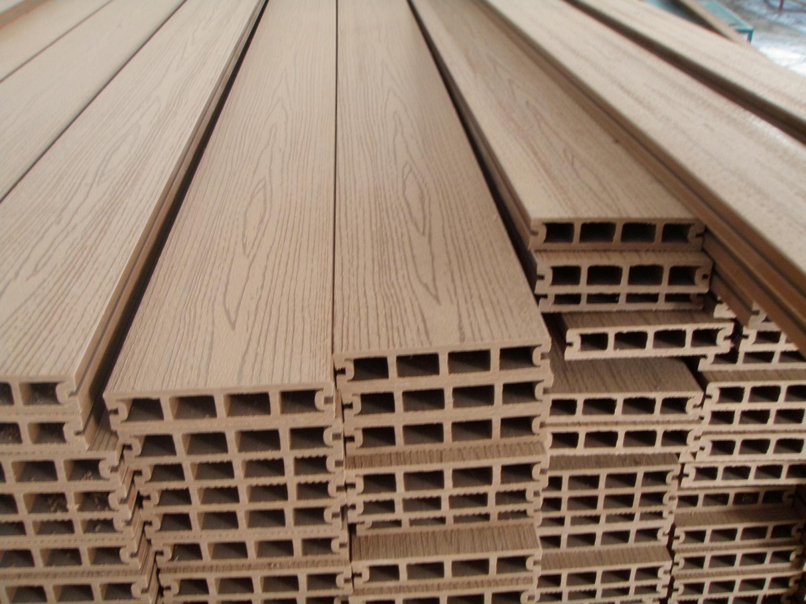 Wood-plastic composite material and its material formula