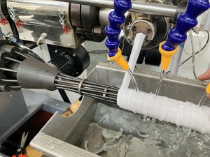 Linha de produção de tubos reforçados com plástico PVC