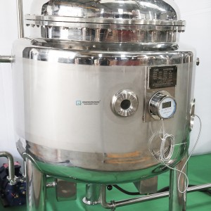 Electric heating vacuum mixing tank