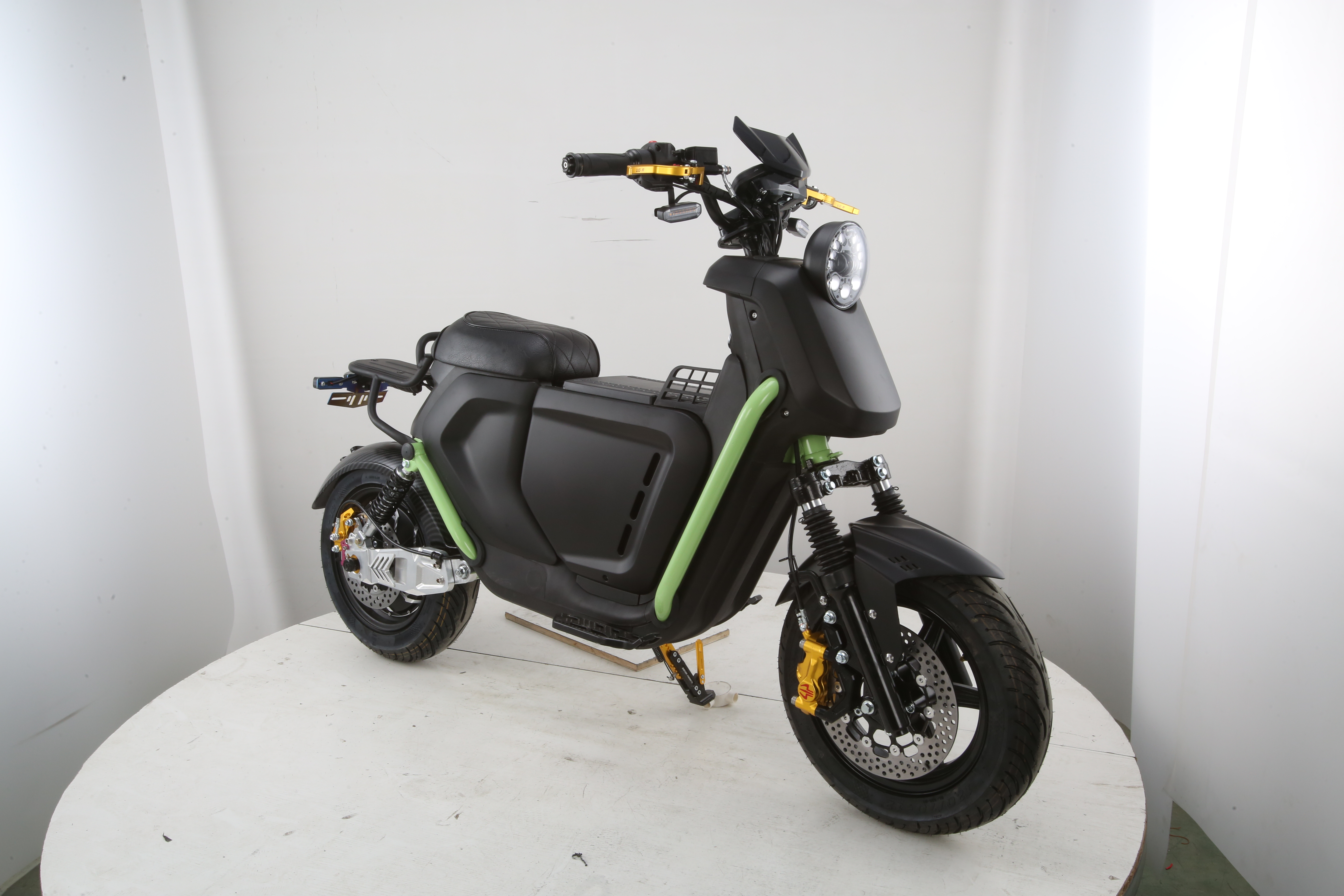 Scooter eléctrico personalizado de alta velocidade de fábrica EEC 2000w motocicleta eléctrica para adultos