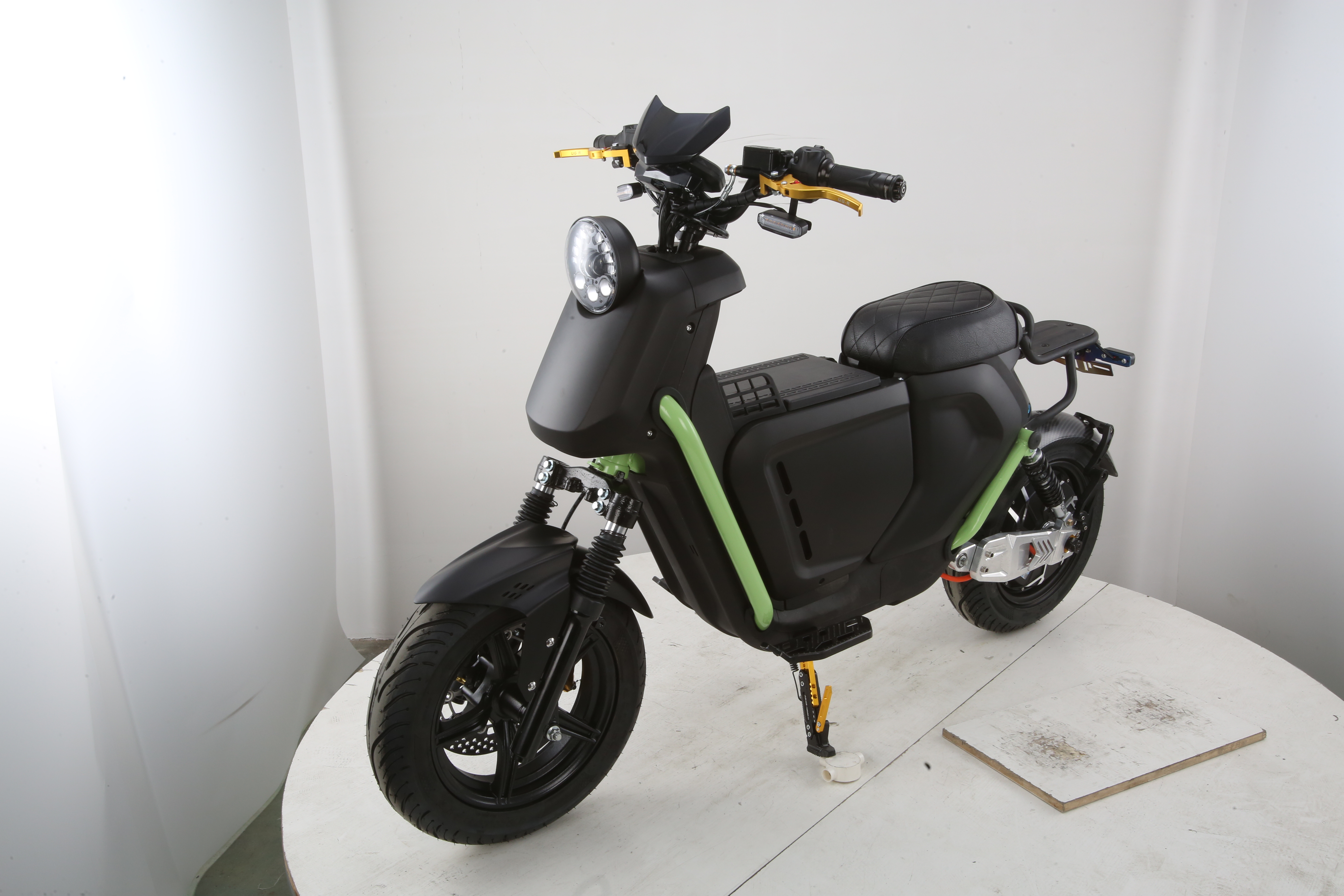 Chinese original electric two wheeled vehicles are becoming popular at foreign market