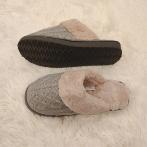 Factory wholesale ladies indoor slippers breathable warm soft knitting upper cemented outsole style.