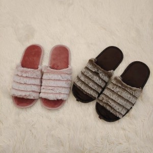 Fashionable faux fur indoor slippers