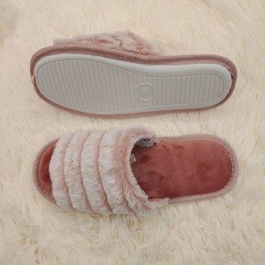 Fashionable faux fur indoor slippers