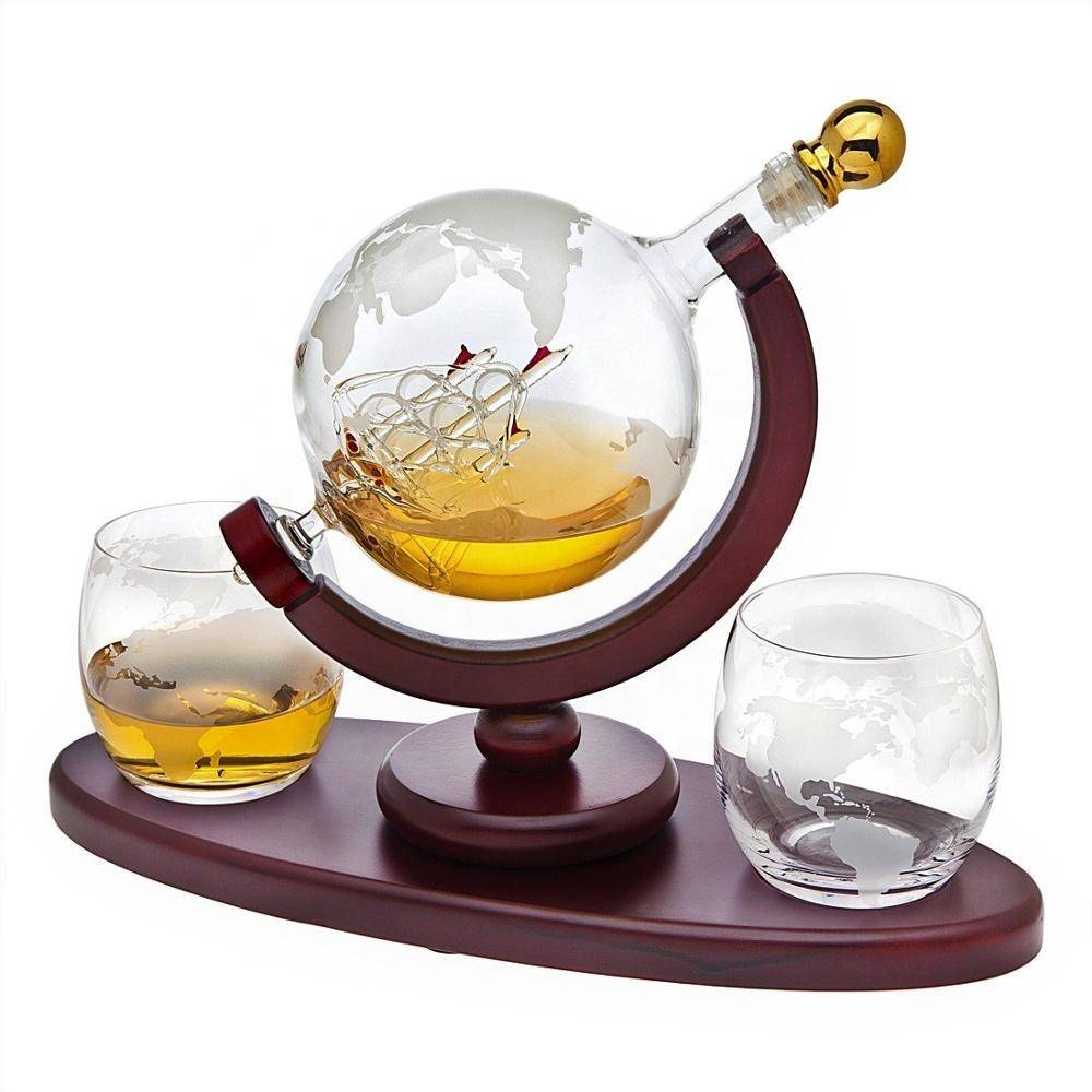 Hot selling Custom 850 ml globe whiskey decanter with 2 glasses Whiskey Glass Globe Decanter Set