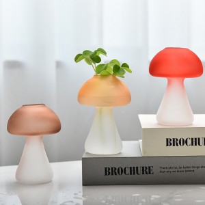 Creative mushroom color transparent glass cup