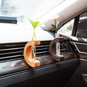 Creative car outlet special vase in-car accessories gift aromatherapy bottle