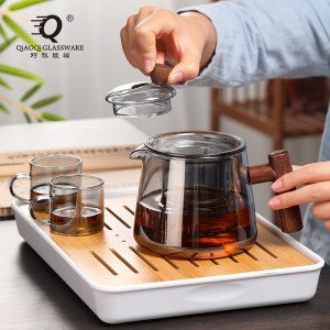 High temperature and high borosilicate glass teapot Teapot with grey wood handle for household use