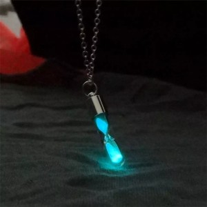 Factory wholesale direct fashion hourglass-shaped luminous necklace exquisite hourglass shape light jewelry