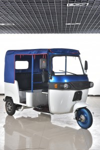 2022   Eco friendlyTuk Tuk Bajaj Tvs Tricycle Mototaxi 3 Wheeler Rickshaw Passenger  Cheaper e auto cargo price for factory supply Quality motorized Bajaj TUK passenger tricycle