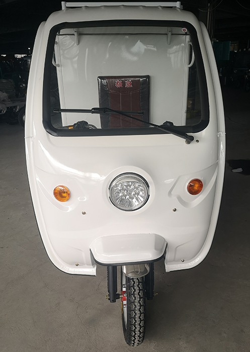 Electric three wheel motorcycles scooter battery cargo rickshaw with cabin for adults