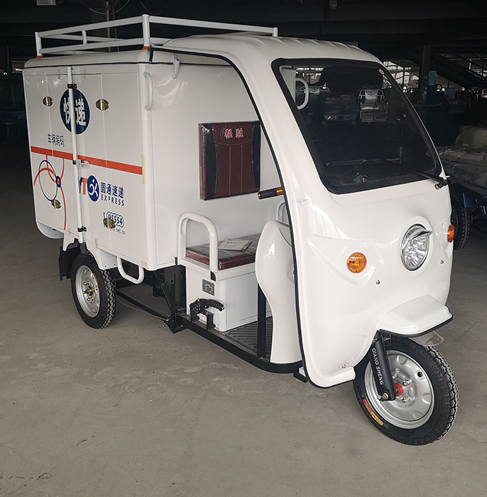 Electric three wheel motorcycles scooter battery cargo rickshaw with cabin for adults