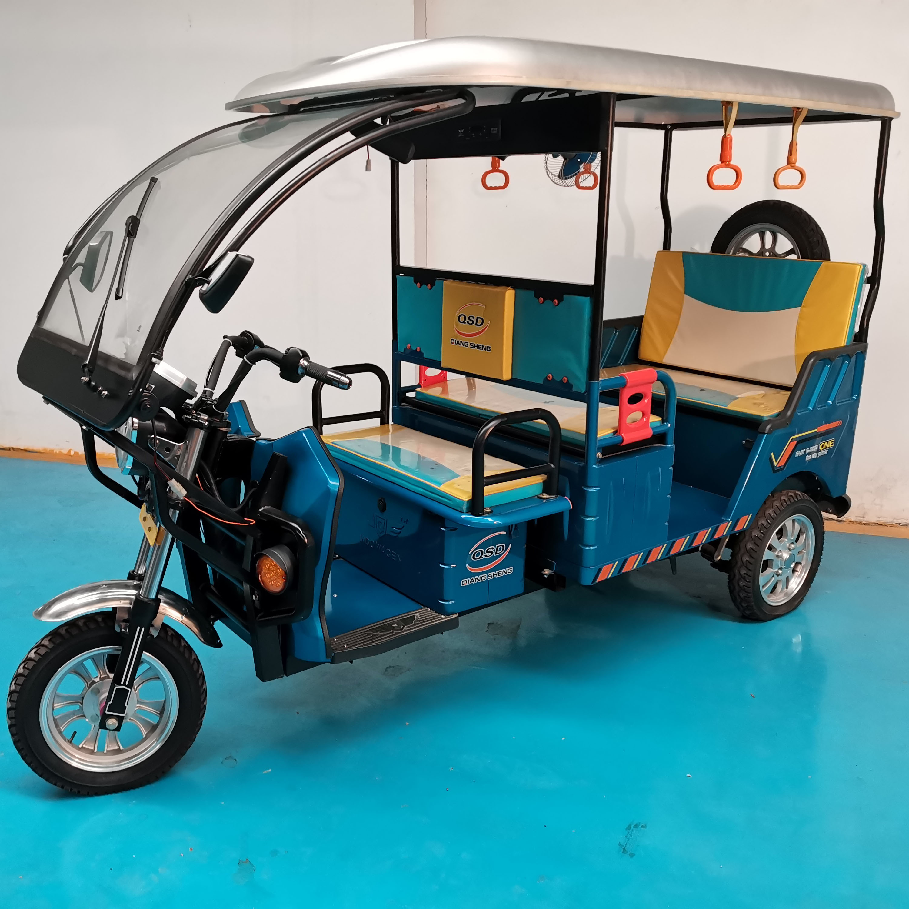 China Tricycle 4 Passengers Auto Rickshaw Sales for Delhi Three Wheeler Auto Rickshaw