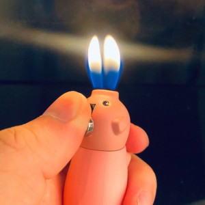 Online celebrity creative little pig dual fire lighter pig nose spray fire cute personality customization inflatable lighter wholesale