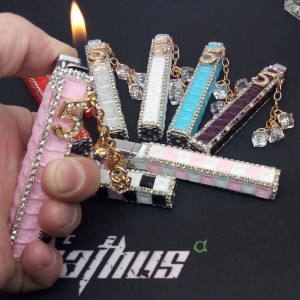 New Diamond Inlaid Crystal Gem Inflatable Lighter Women’s Lipstick Small and Convenient Water Diamond Lighter Slim