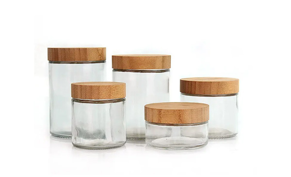 A versatilidade dos frascos de vidro con tapas de bambú