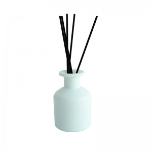 RB-R-00208C empty refillable home office car 150ml matte white air freshener reed diffuser bottles wholesale