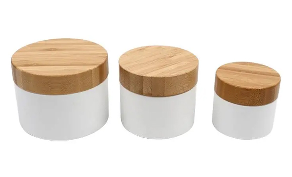 Glass jars with bamboo lids: a sustainable option for a green future