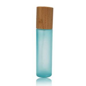 RB-B-00131 modrá skleněná lahvička s bambusovou pumpičkou na mléko