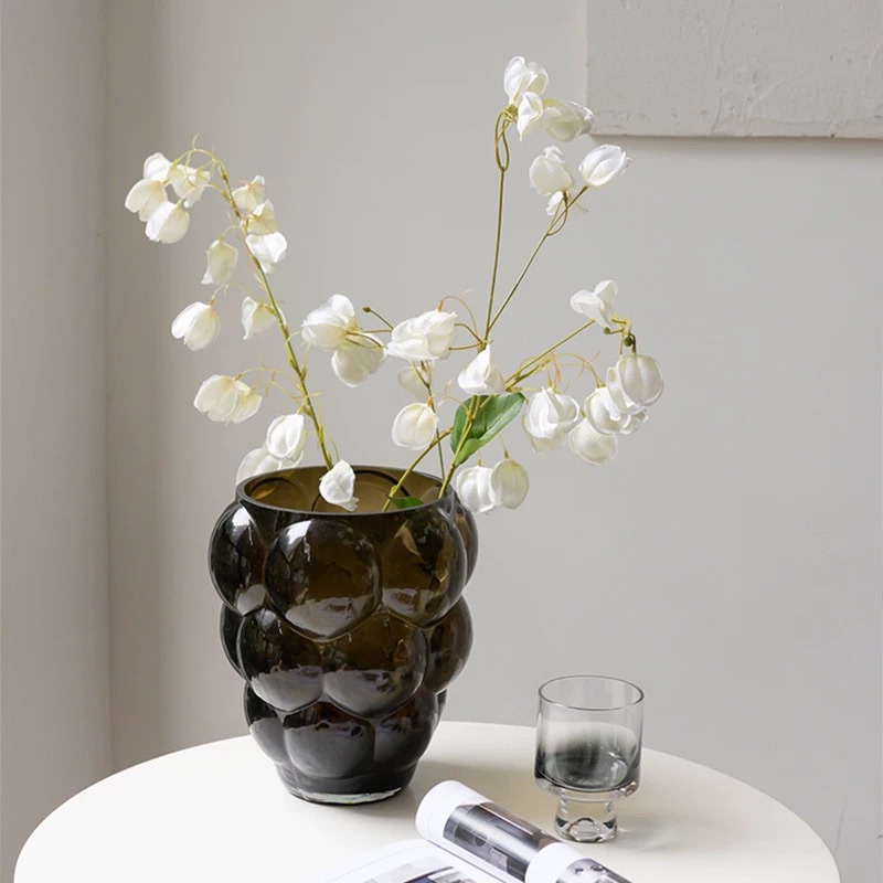 Embracing Elegance: The Benefits of Using Vases in Your Home