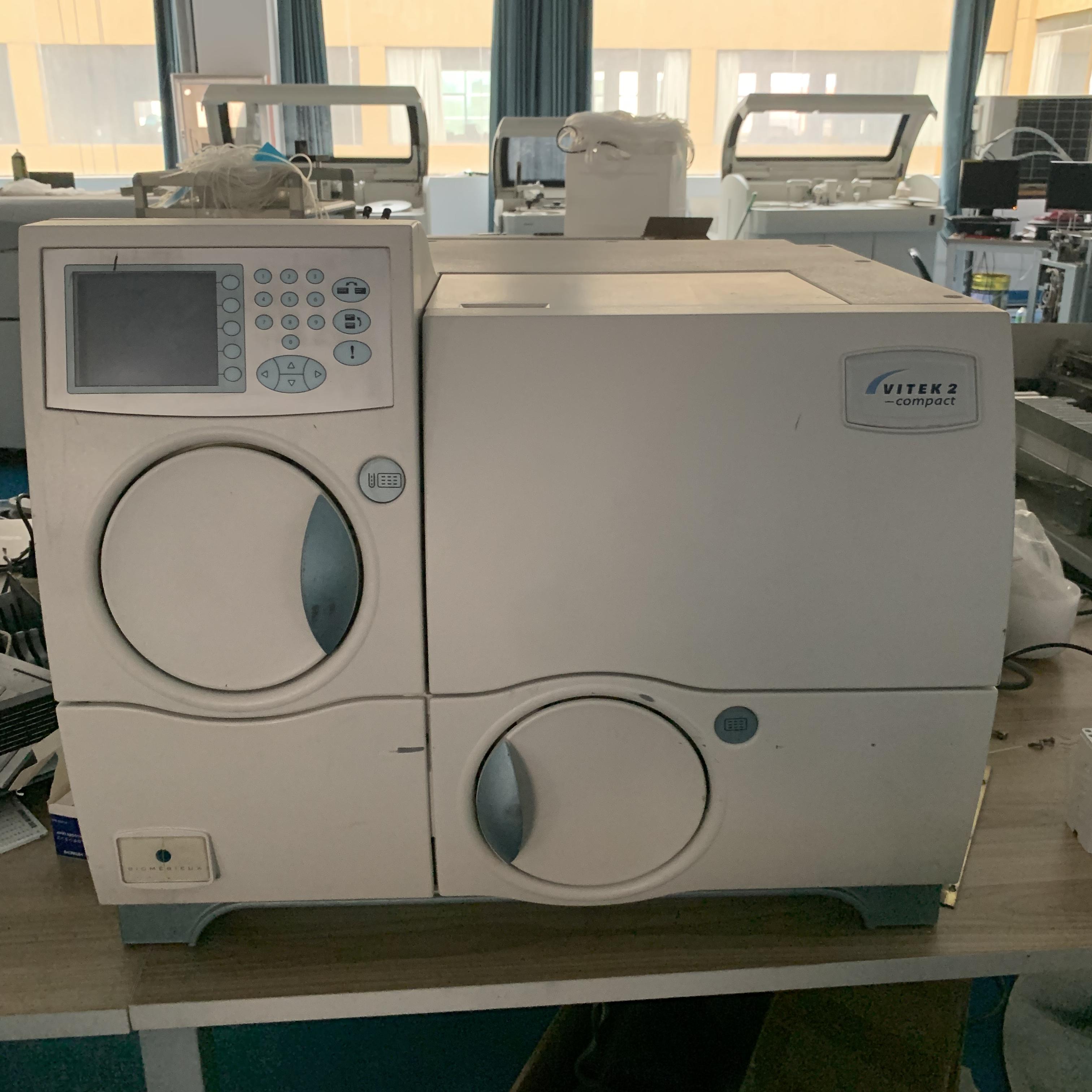 Biomerieux Automatic microbial signing machine VITEK2 COMPACT (1)