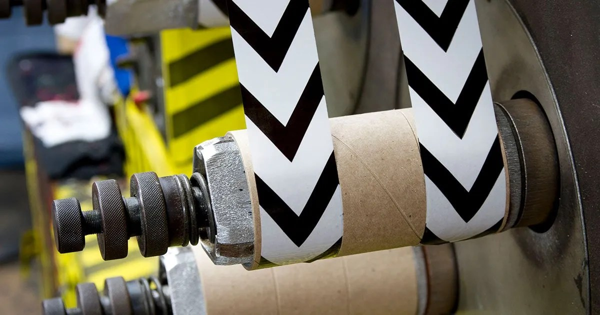 Prečo toľko spoločností používa potlačené baliace pásky?