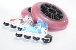 Wear-resistant design, 100mm inline roller wheels, let you slide as much as you want