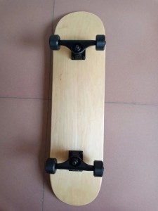 Custom 7-Story Canadian Maple Skateboard Deck Adult Double Warping Road Skateboard with Four Wheels Made from Aluminum and PU