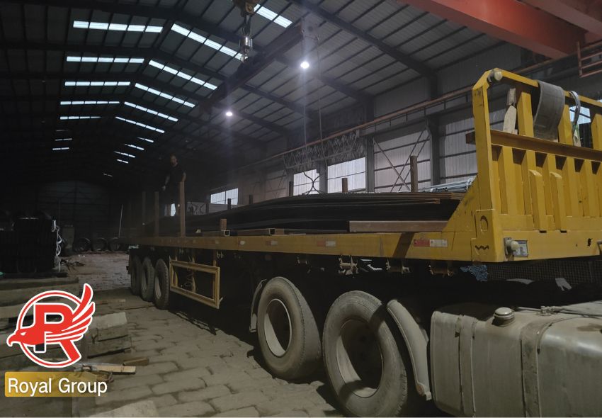 Steel plate delivery – ROYAL GROUP