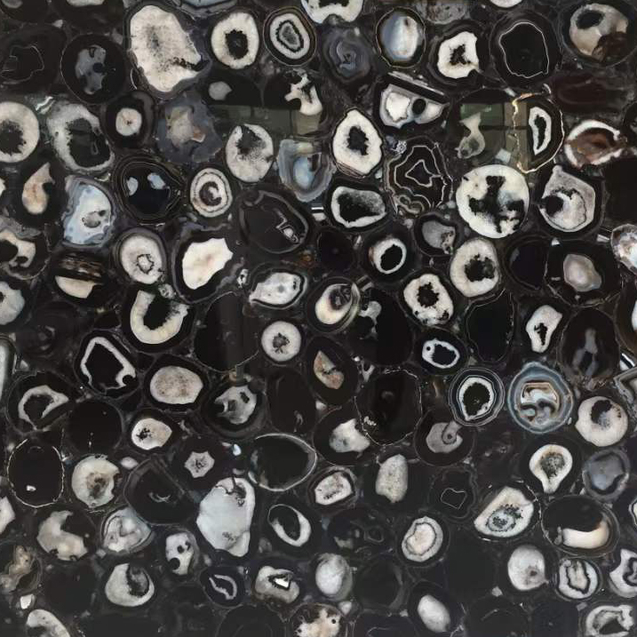 Prodam polirano veliko kamnito ploščo iz naravnega črnega ahata za dekoracijo vile