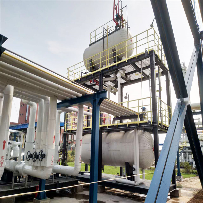 Características técnicas do sistema de pré-tratamento de gás de alimentação e sistema de liquefação e refrigeração no processo da planta de GNL