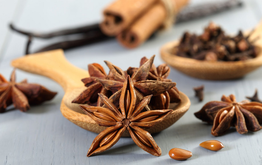 broken star anise and star anise, as traditional Chinese spices, have a wide range of applications in cooking.