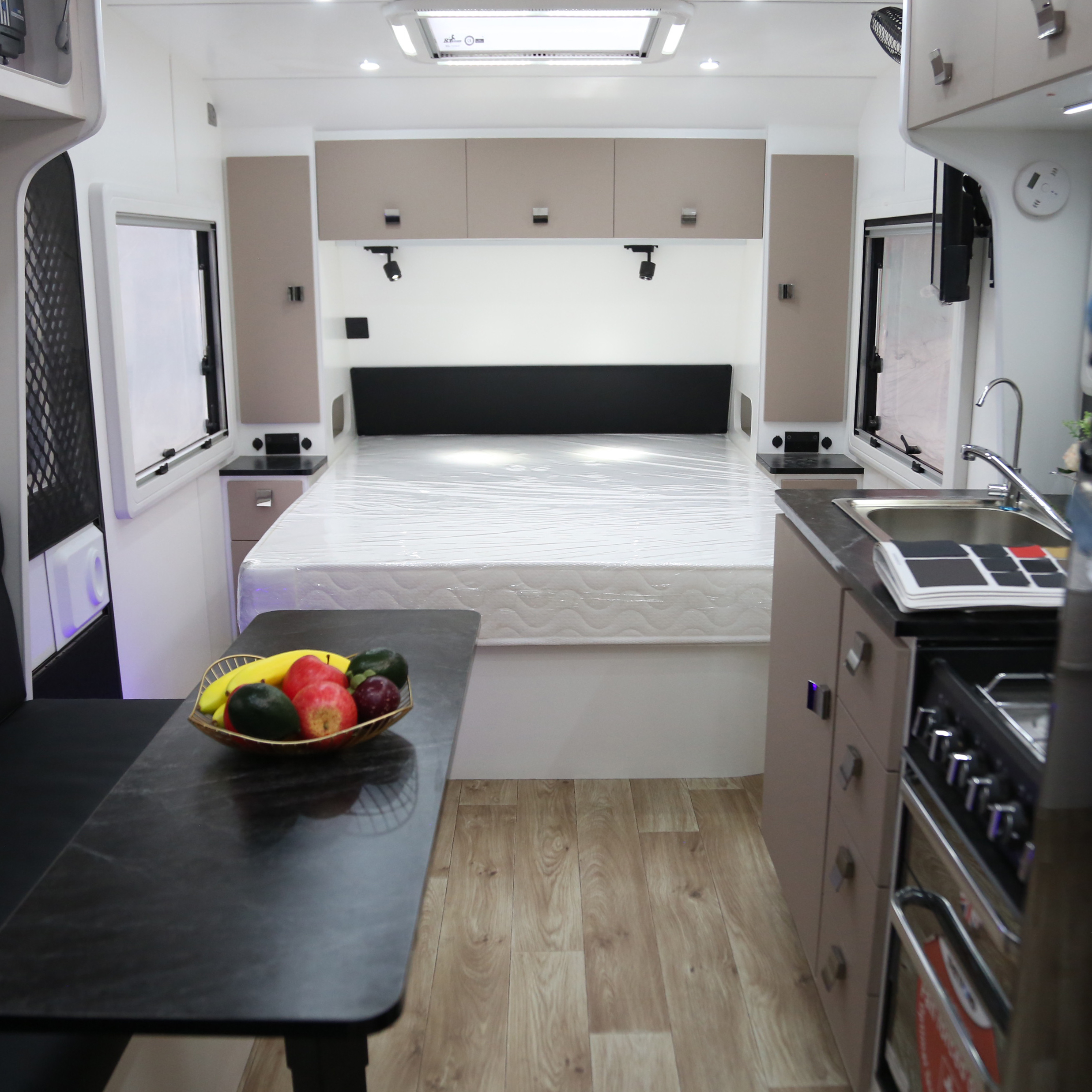 New High Quality Luxurious Accommodation 21ft Off Road Caravan With Toilet For Sale