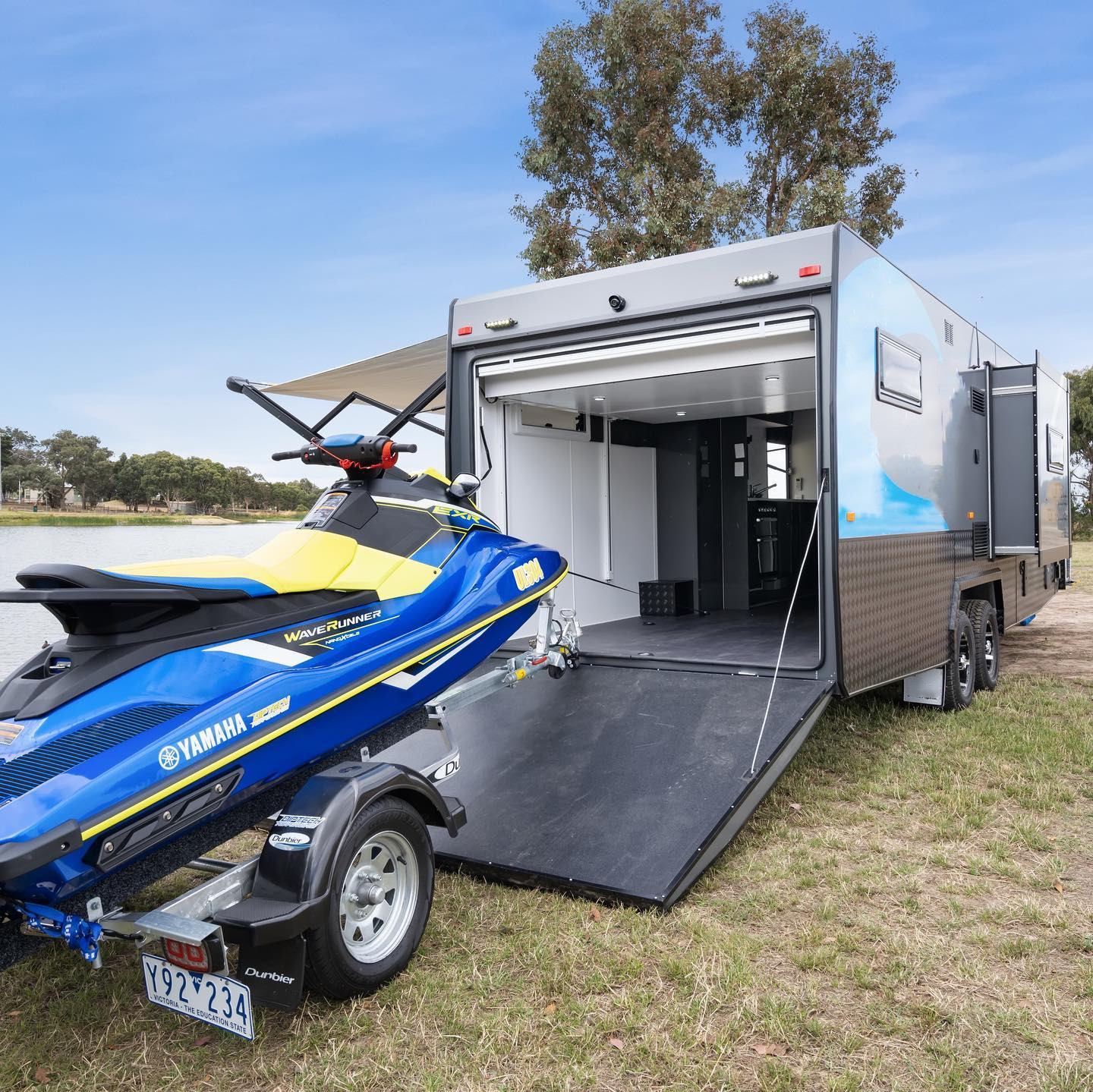 camper caravan Luxury ATV toy hauler