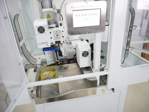 Fully automatic terminal crimping machine with protective cover