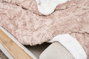 The Extra Soft Berber Fleece Throw with Tufted Twisting Pattern