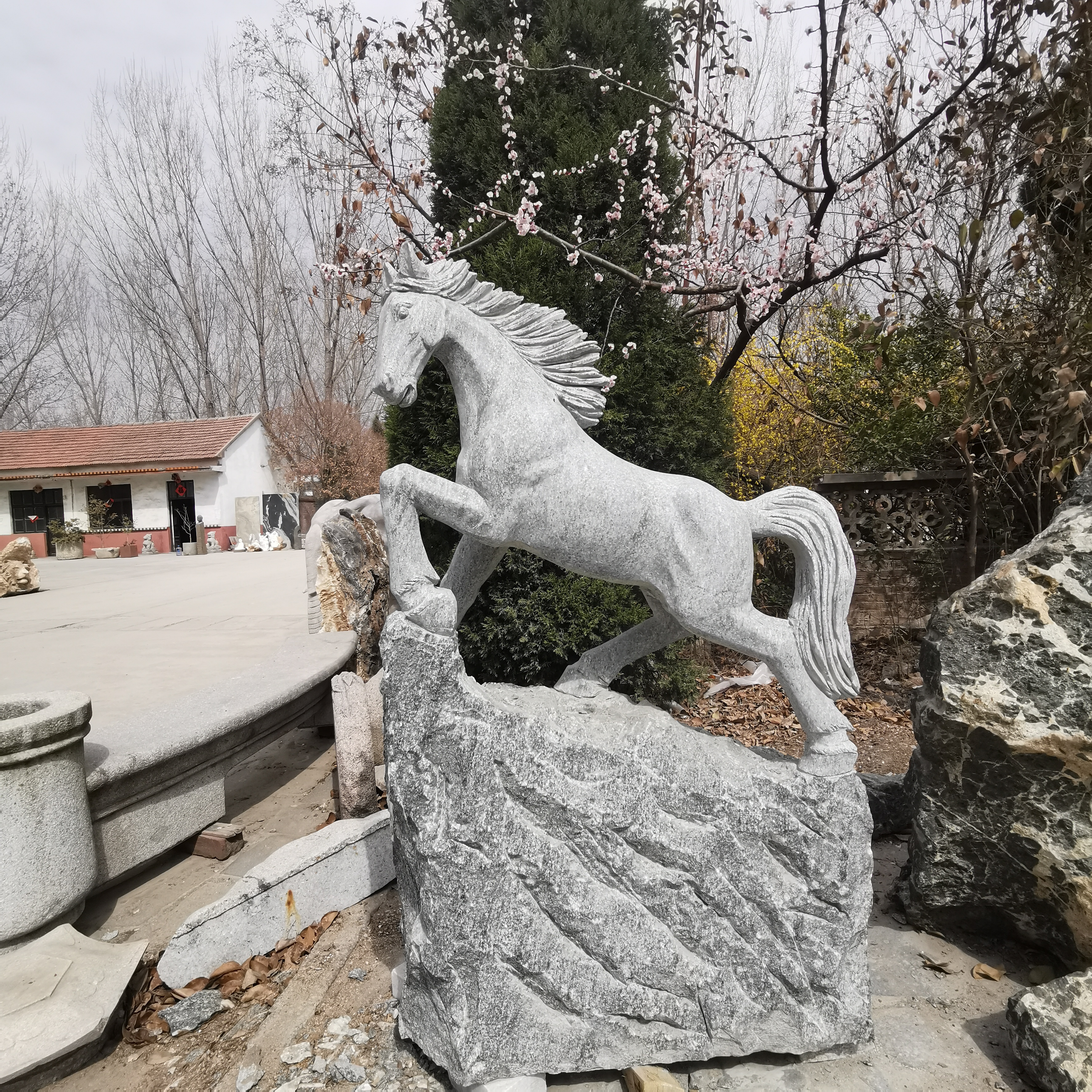 Hand engraving statues garden granite carving horse Featured Image